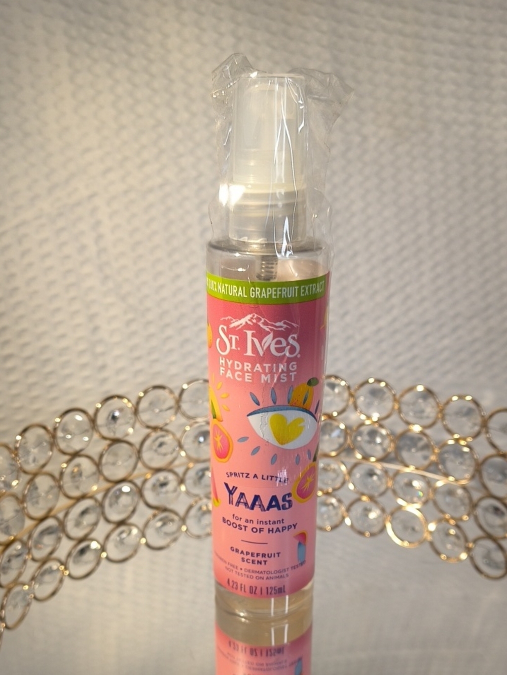 St Ives Hydrating Face Mist - Pink (Grapefruit Scent)